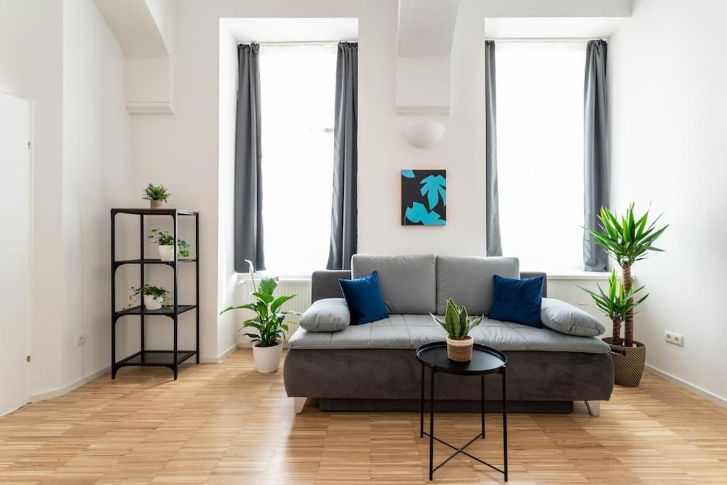Spacious 2Br Near Attractions By Hm Відень Екстер'єр фото